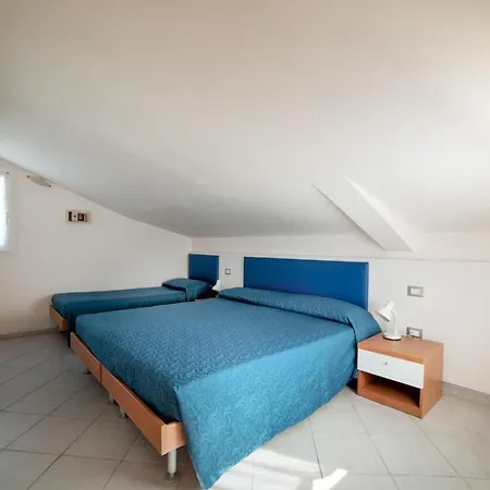 Rex מלון דירות 3*