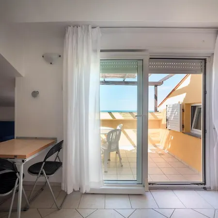 Rex מלון דירות קאטוליקה