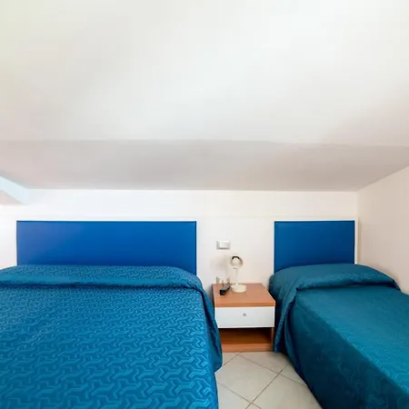 מלון דירות Rex 3*