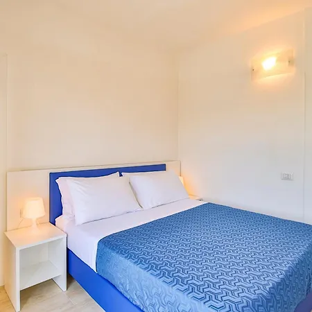 Rex Aparthotel 3*