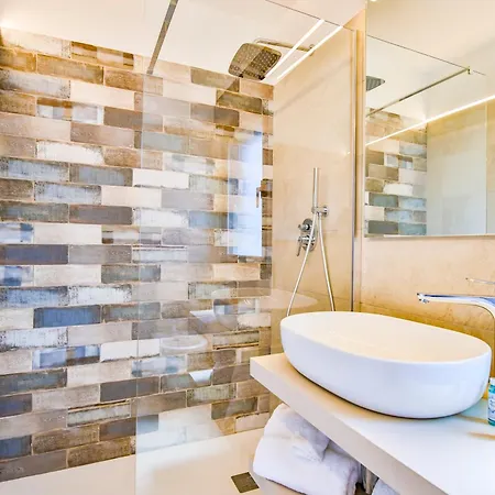 Rex מלון דירות 3*