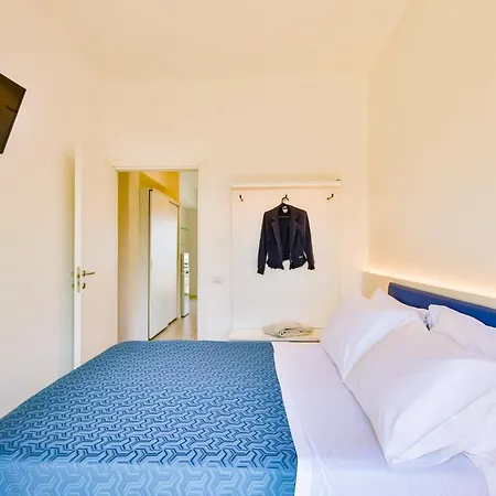 Rex מלון דירות 3*